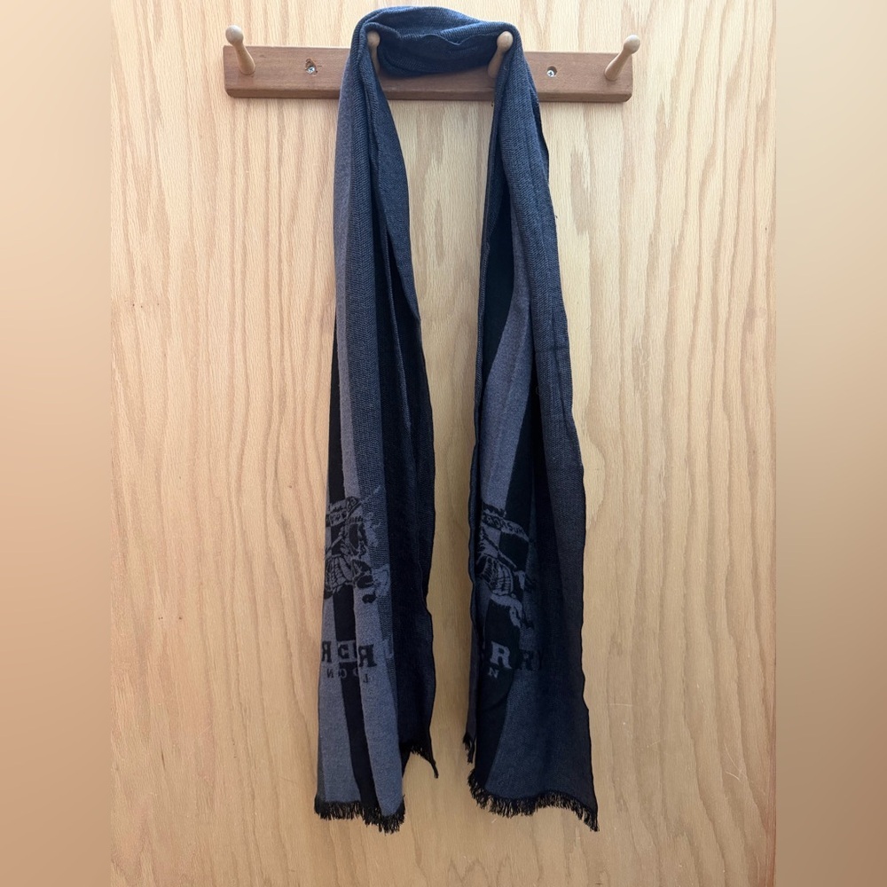 Burberry reversible logo black and gray cashmere scarf